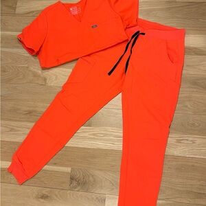 Figs Vibrant Coral Scrub Set